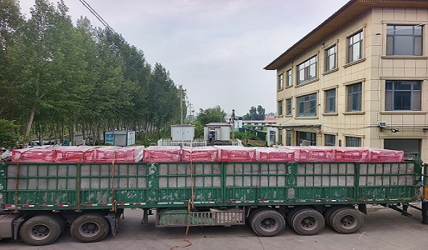 China exports lots of fully self-propelled scissor lifts to Poland. These are made to European standards and are suitable for use in Europe.