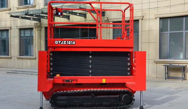 Boomstar Crawler Scissor Lifts Shipment to Canada