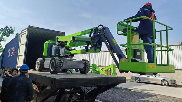 Boomstar BSQB-14D Engine-Powered Articulating Boom Lift