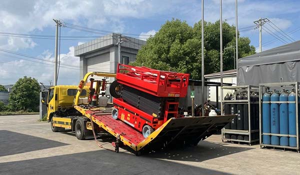 1 Unit of 10m Self-Propelled Scissor Lift Shipped to Peru